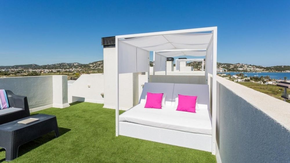 Penthouse with 3 rooms in Botafoch