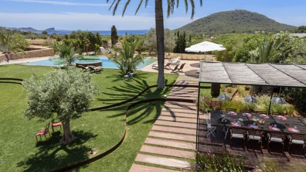 Villa with 6 rooms in Cala jondal