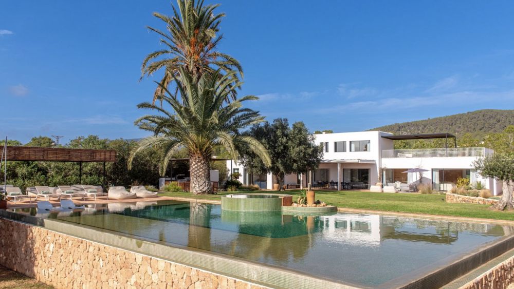 Villa with 6 rooms in Cala jondal