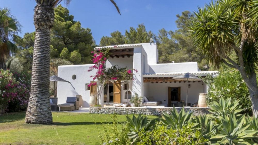 Finca with 6 rooms in Cala jondal