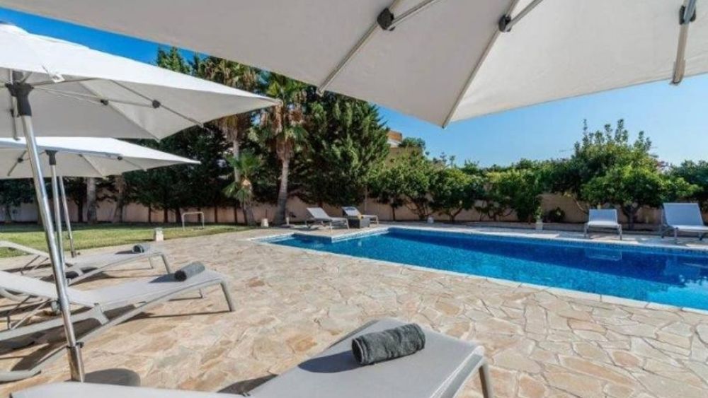 Villa with 5 rooms in Sa carroca