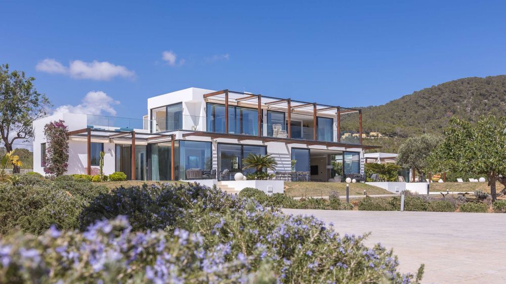 Villa with 6 rooms in Cala jondal