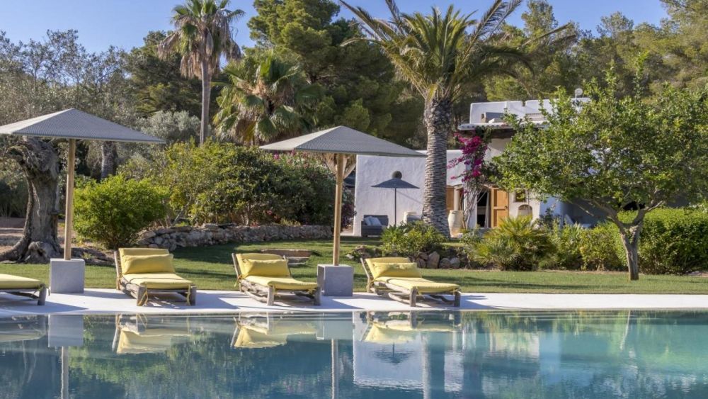 Finca with 6 rooms in Cala jondal