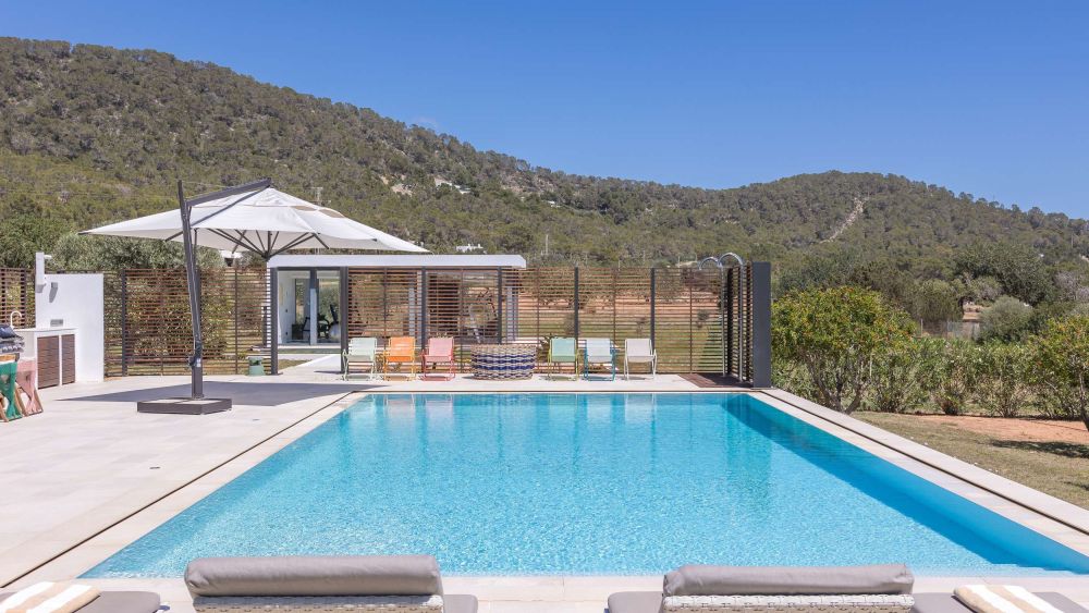 Villa with 6 rooms in Cala jondal