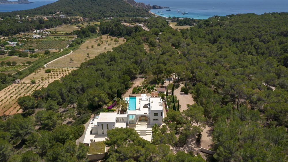 Villa with 6 rooms in Cala jondal